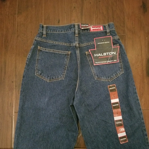 Halston Capri jeans - Picture 2 of 6